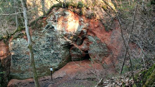 Kraukļu aiza un ala